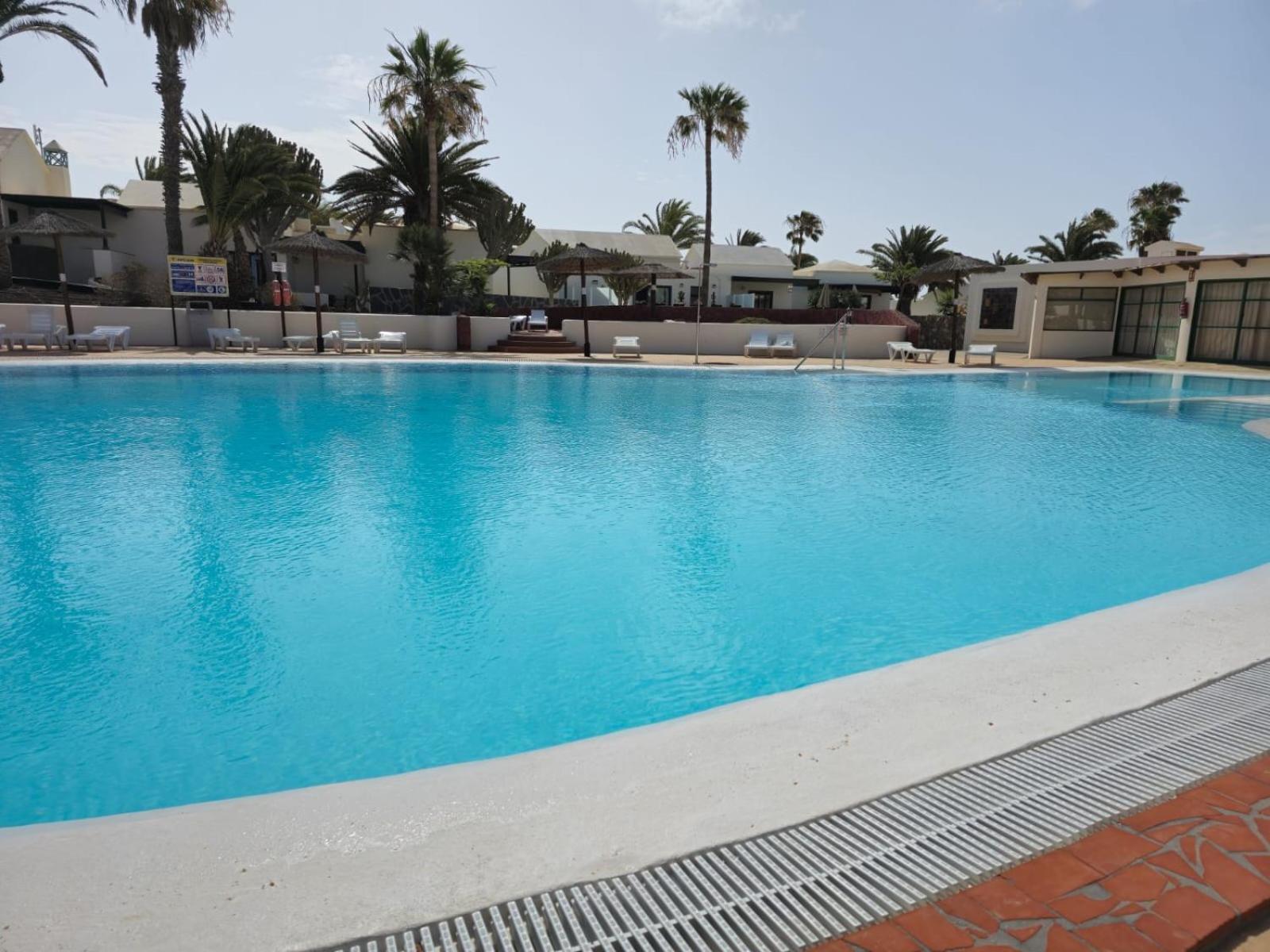 Bungalow Goa Pool View, Playa Roca Residence Sea Front Access - Free Ac - Wifi Costa Teguise Exterior foto